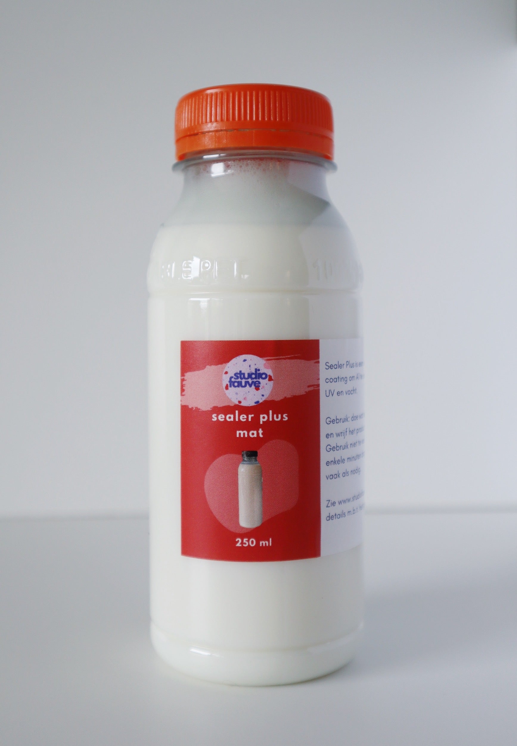 fles met sealer voor de afwerking van terrazzo